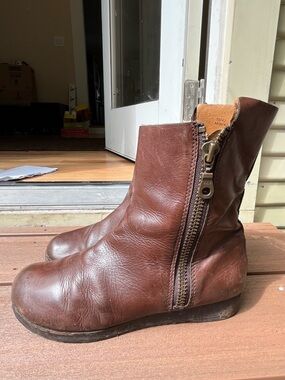 Kork-Ease Brown Leather Side-Zip Ankle Boots- size 10